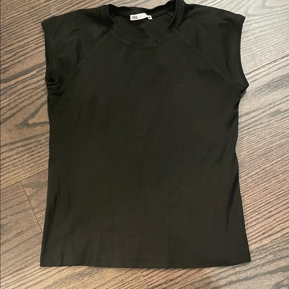 Zara Women's Black short sleeve Tee